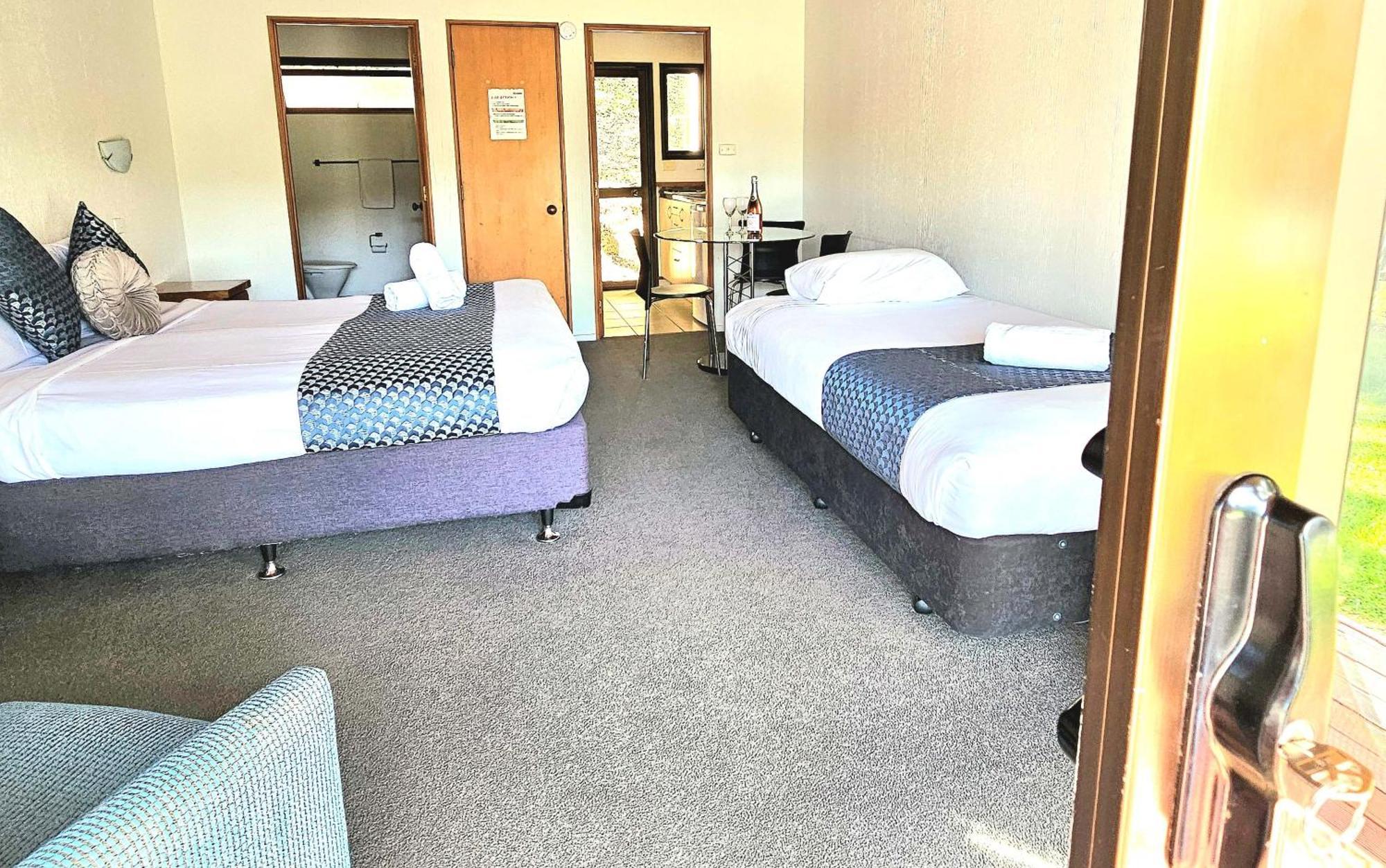 Haruru Falls Motel & Conference Centre Пайхия Екстериор снимка