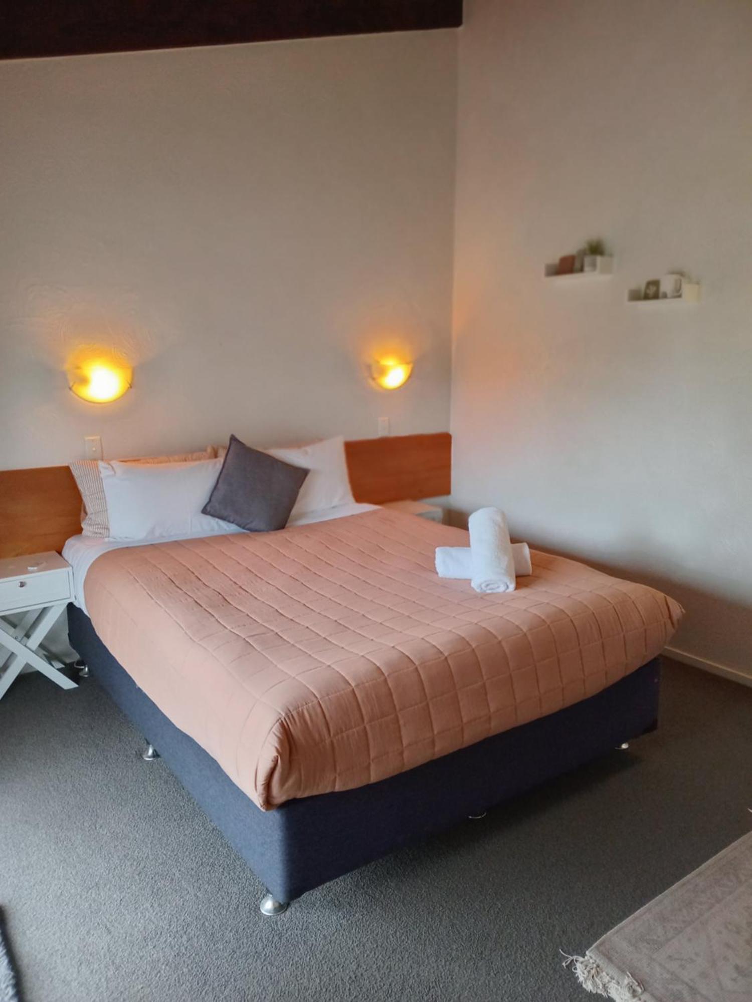 Haruru Falls Motel & Conference Centre Пайхия Екстериор снимка